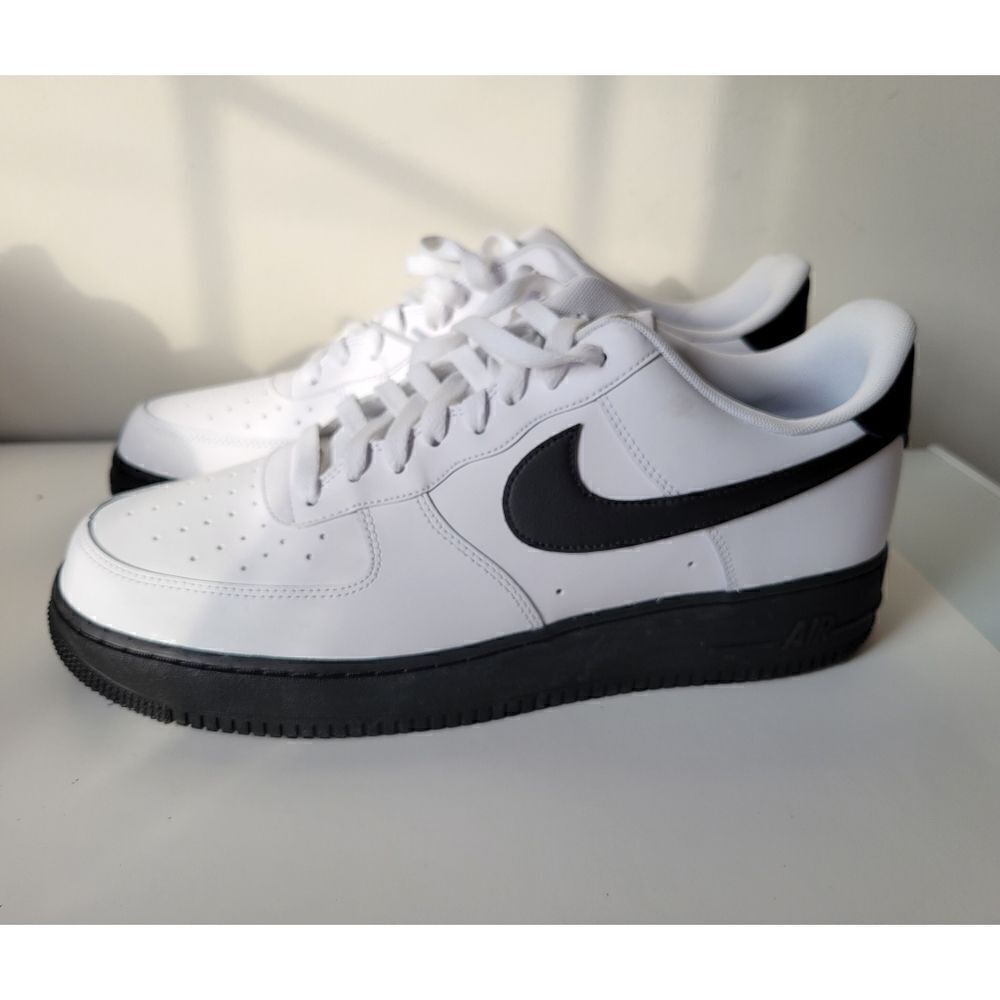 NEW Nike Air Force 1 LowWhite Black sole 13